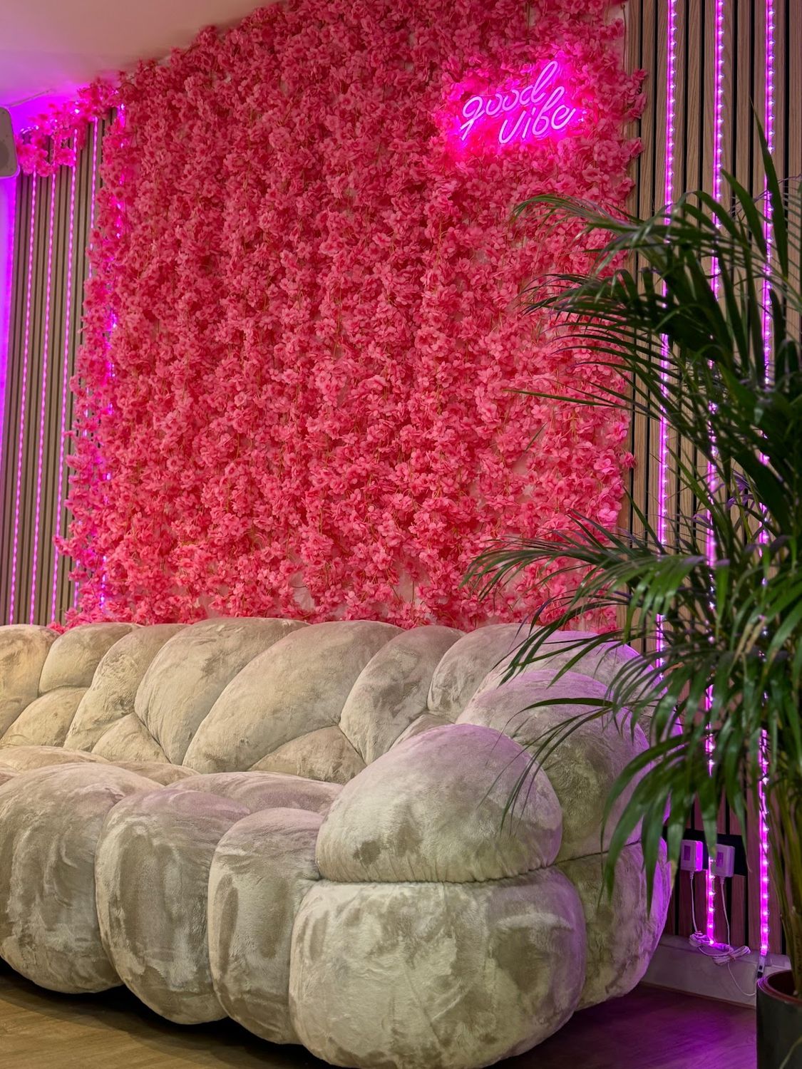 Blütenwand Lounge
