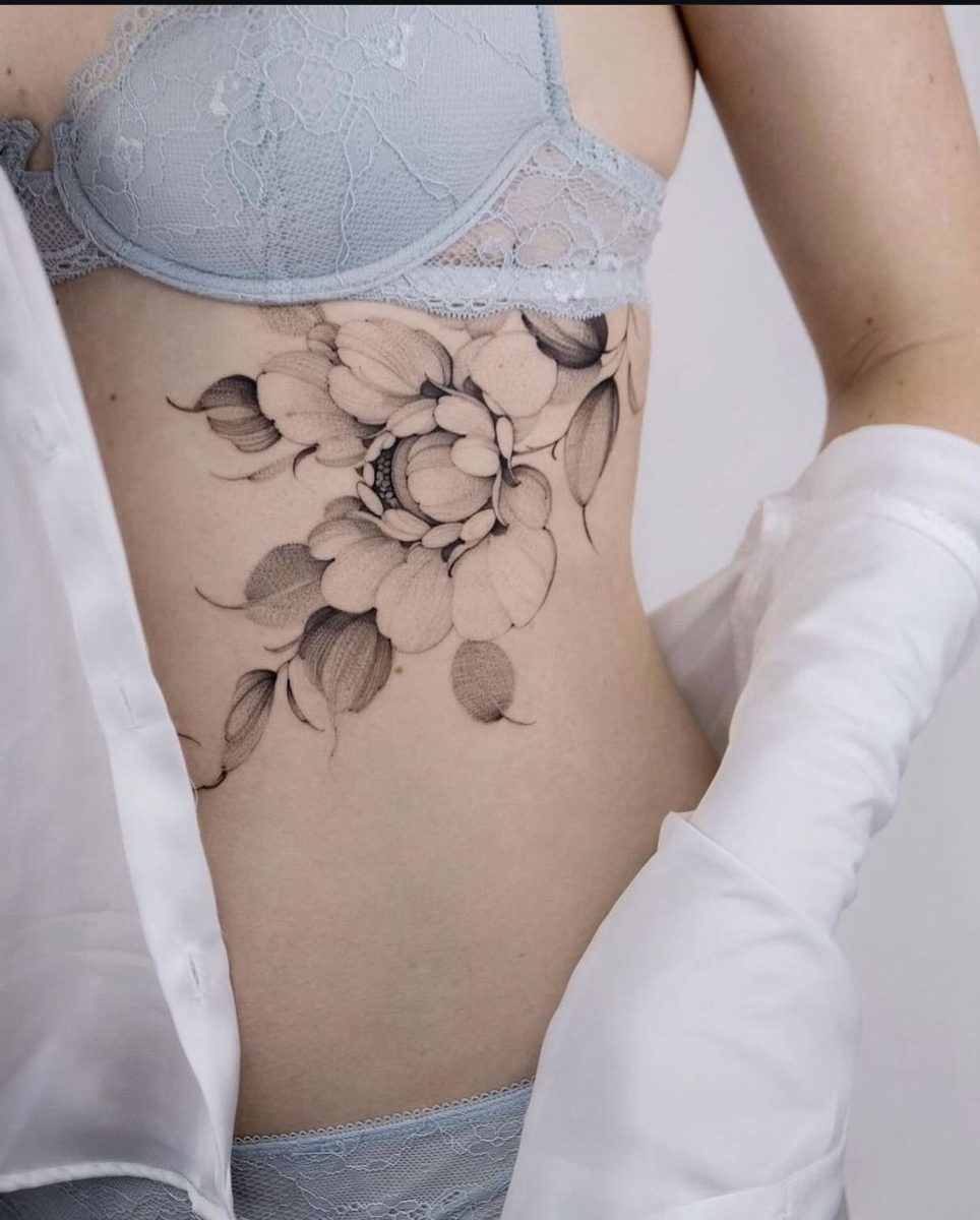 Fine Line florales Tattoo